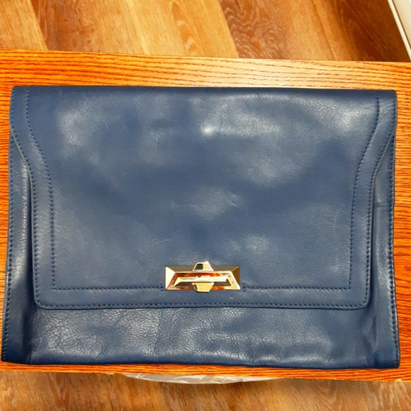VINCE CAMUTO NAVY BLUE LEATHER CLUTCH PURSE AUTHENTIC - Picture 1 of 7